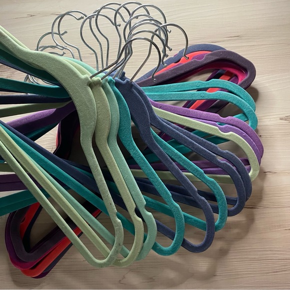 20pc Bundle of Assorted Color Hangers - Picture 1 of 4